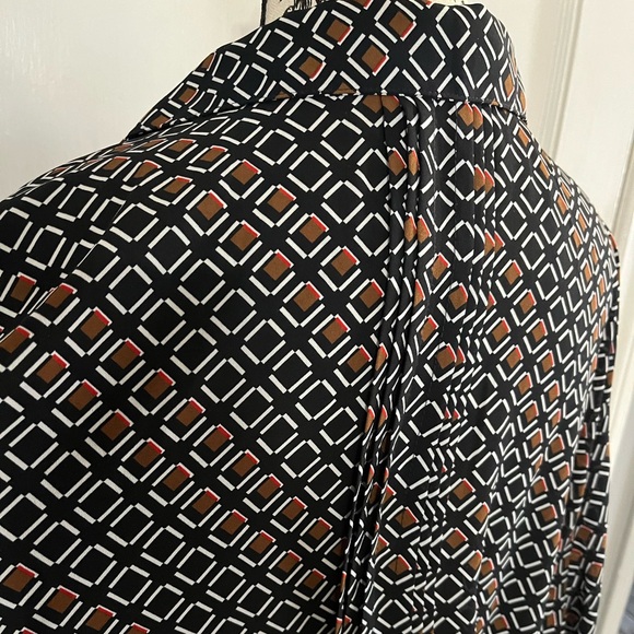 Beautiful lightweight tunic with tie belt, buttons and collar - Picture 6 of 8